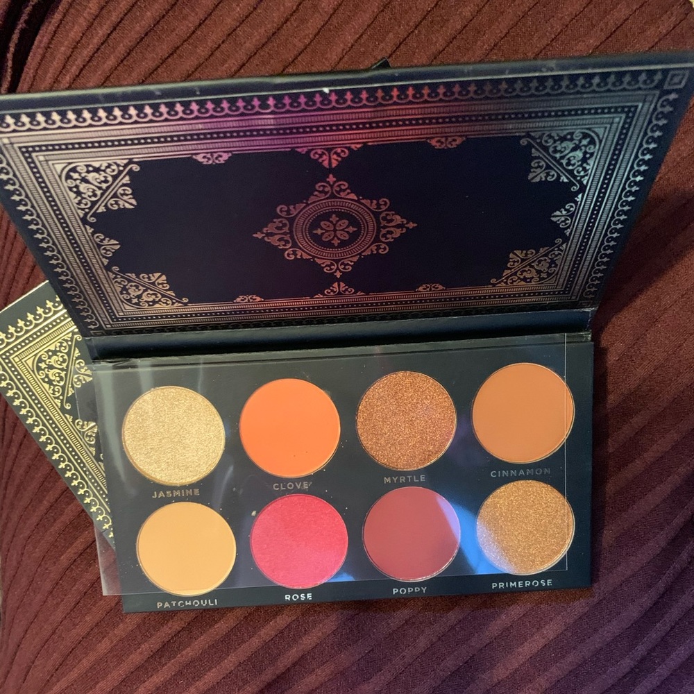 2/$20Eyeshadow Grandiose palette Ace Beauté